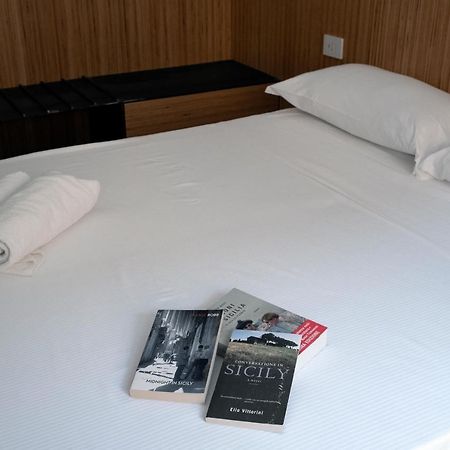 Sognalibro Bed And Books Bed & Breakfast Ragusa Exterior foto